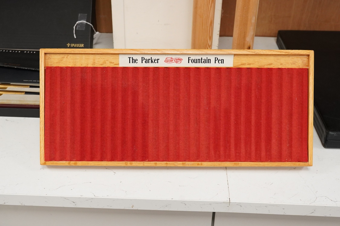 A display tray for 25 pens with Parker label to top